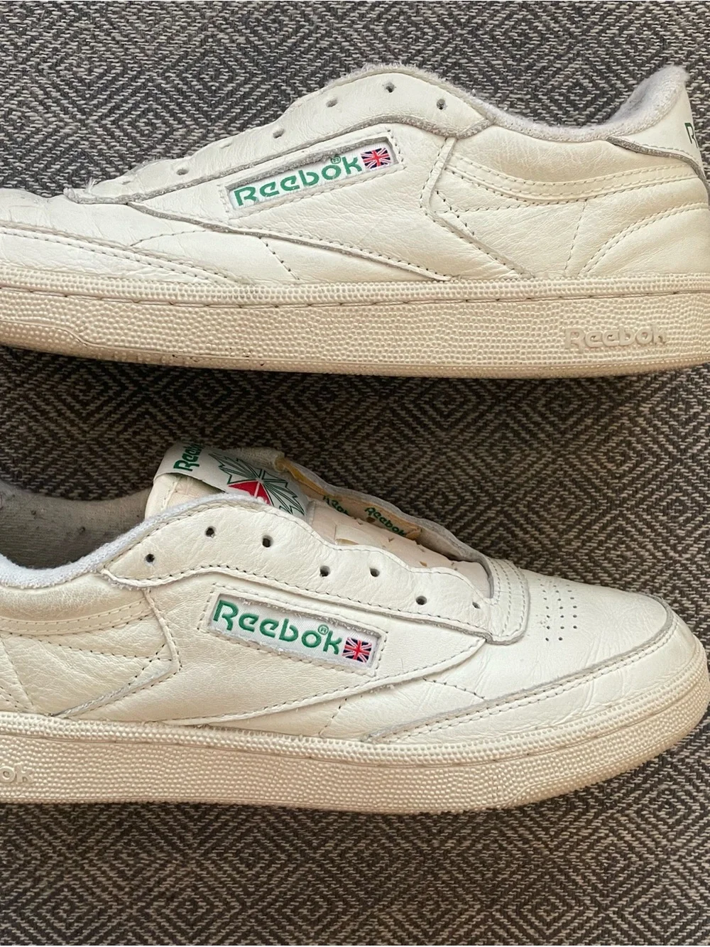 GUC Reebok Women’s White Leather Sneakers W9